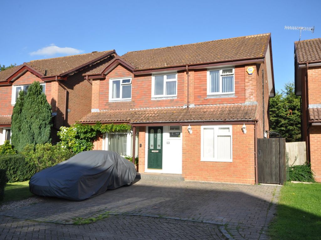 4 bed detached house for sale in Hayes Walk, Smallfield, Horley RH6