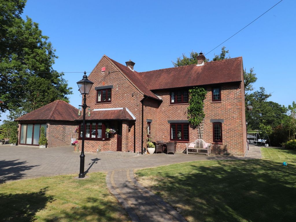 4 bed detached house for sale in Botley Road, Curdridge SO32 Zoopla