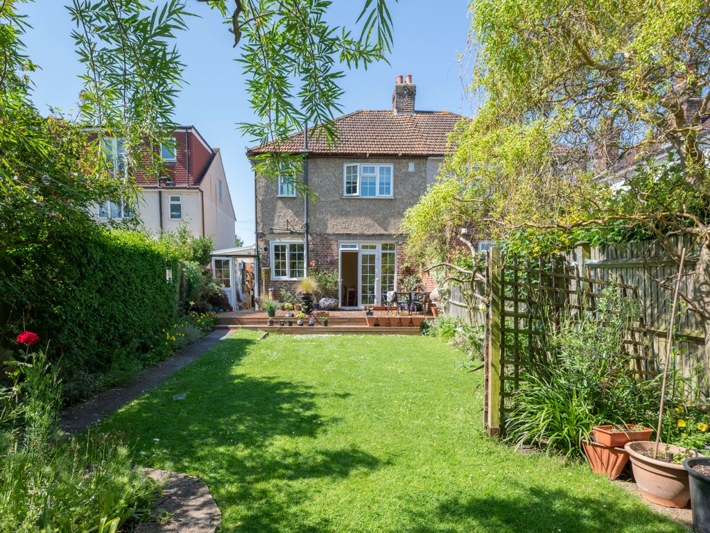 3 bed semidetached house for sale in Kingsway, Motspur Park, New