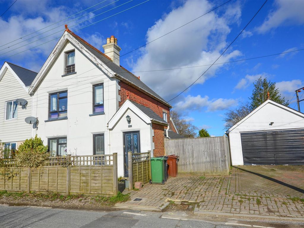 3 bed semidetached house for sale in Netherfield, Battle TN33, £