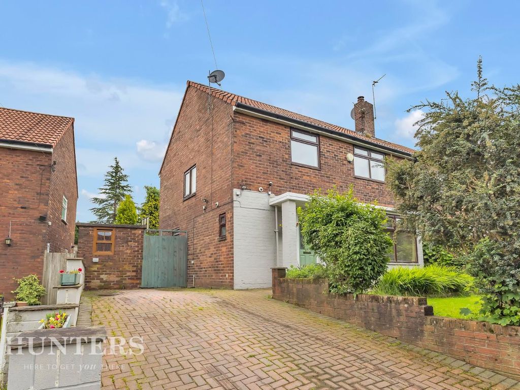 4 bed semidetached house for sale in Chestnut Crescent, Oldham OL8, £