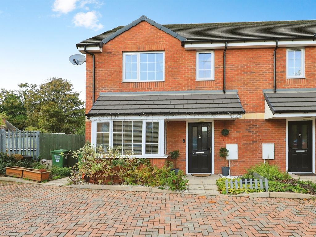 4 bed semidetached house for sale in Grammar Close, Kidderminster DY11