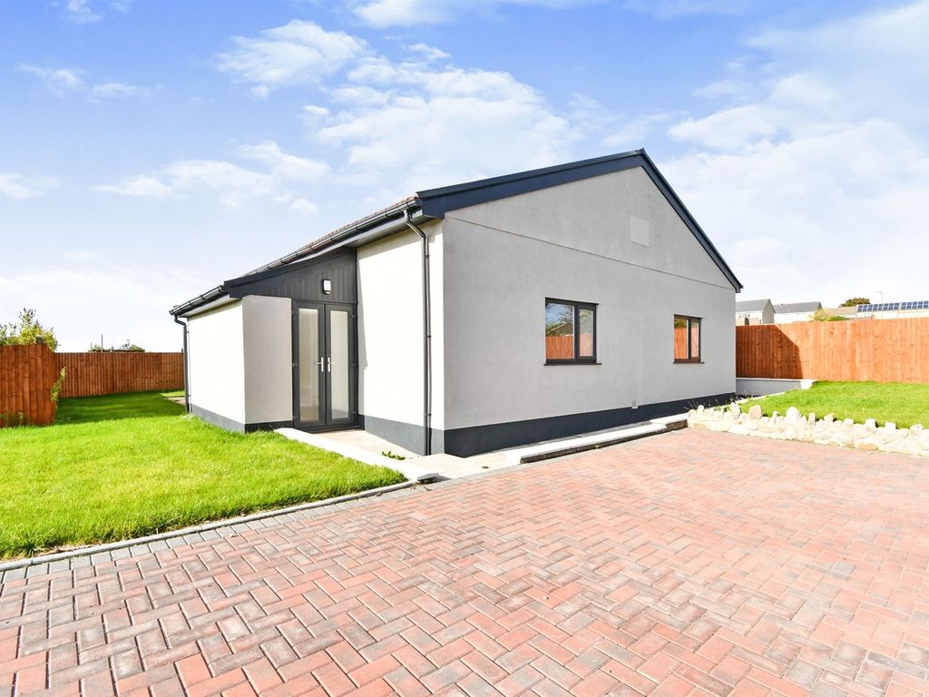 4 bed bungalow for sale in Llangynidr Road, Beaufort, Ebbw Vale NP23