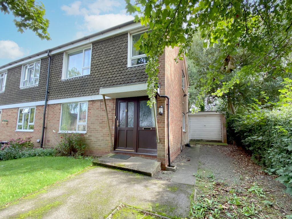3 bed semidetached house for sale in Pound Close, Berkswell, Coventry