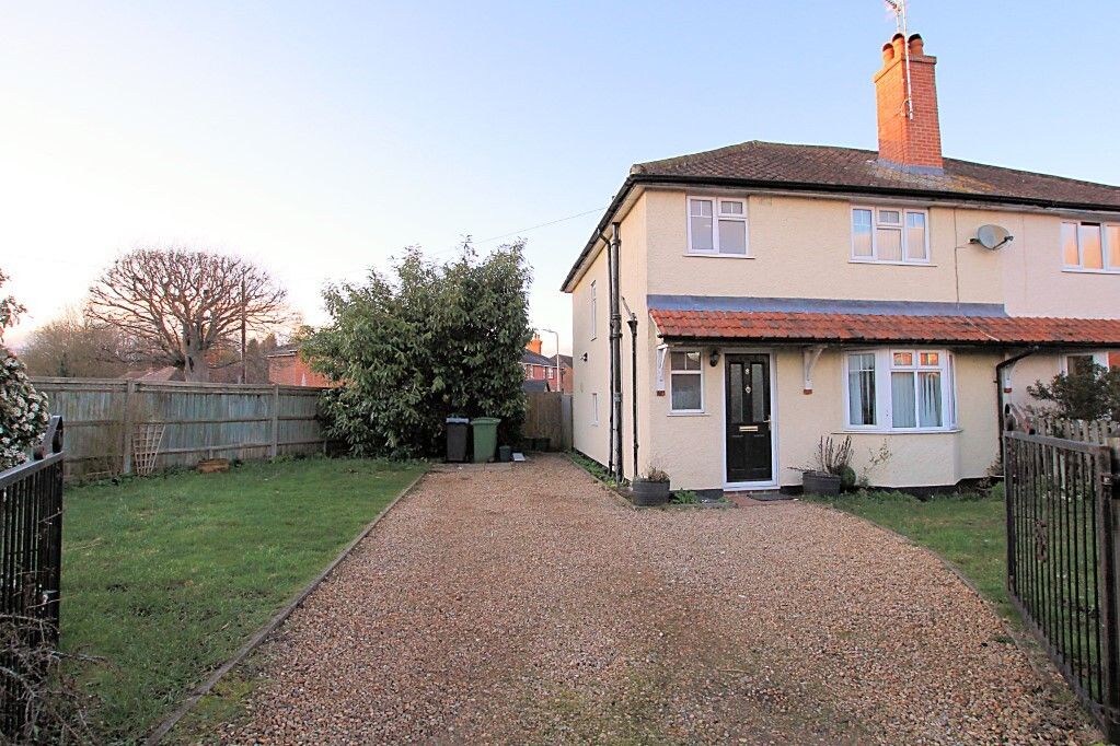 3 bed semidetached house for sale in Short Street, Pangbourne, Reading