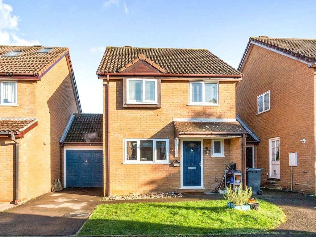 3 bed detached house for sale in b Close, Chineham, Basingstoke