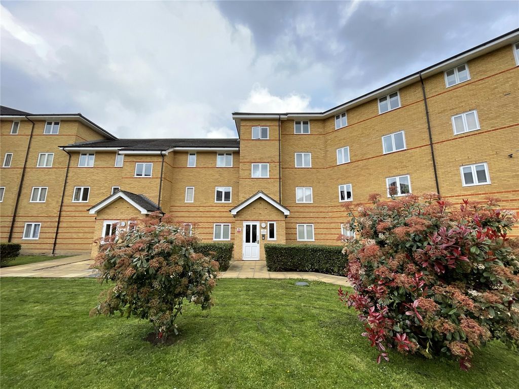 2 bed flat to rent in Stanley Close, London SE9 Zoopla
