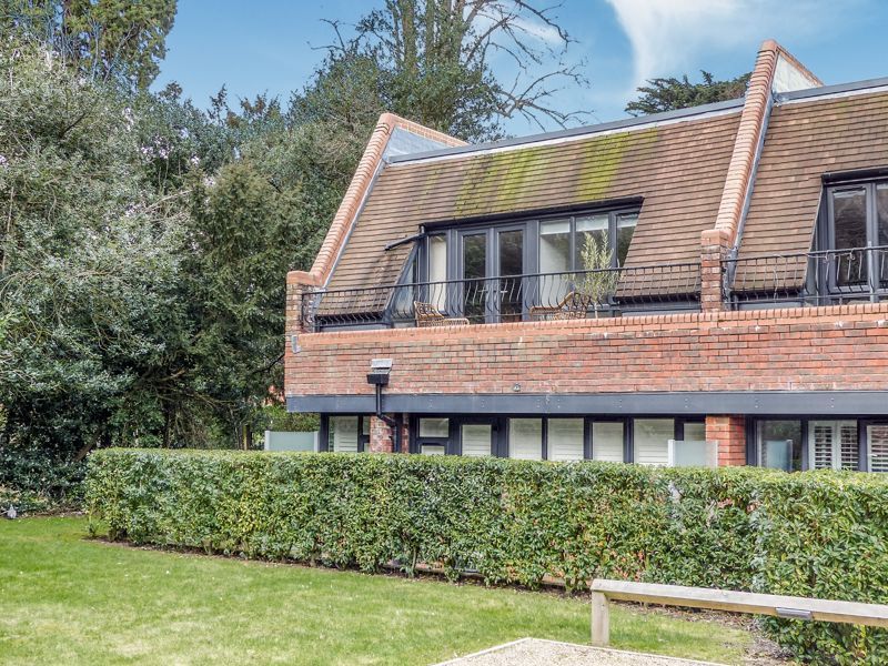 1 bed flat for sale in Cromwell Gardens, Marlow SL7, £345,000 Zoopla