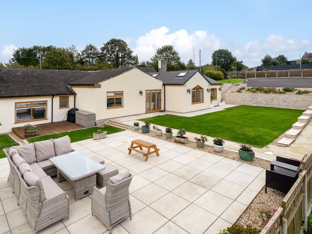 5 bed bungalow for sale in Gildersome Lane, Gildersome, Morley, Leeds