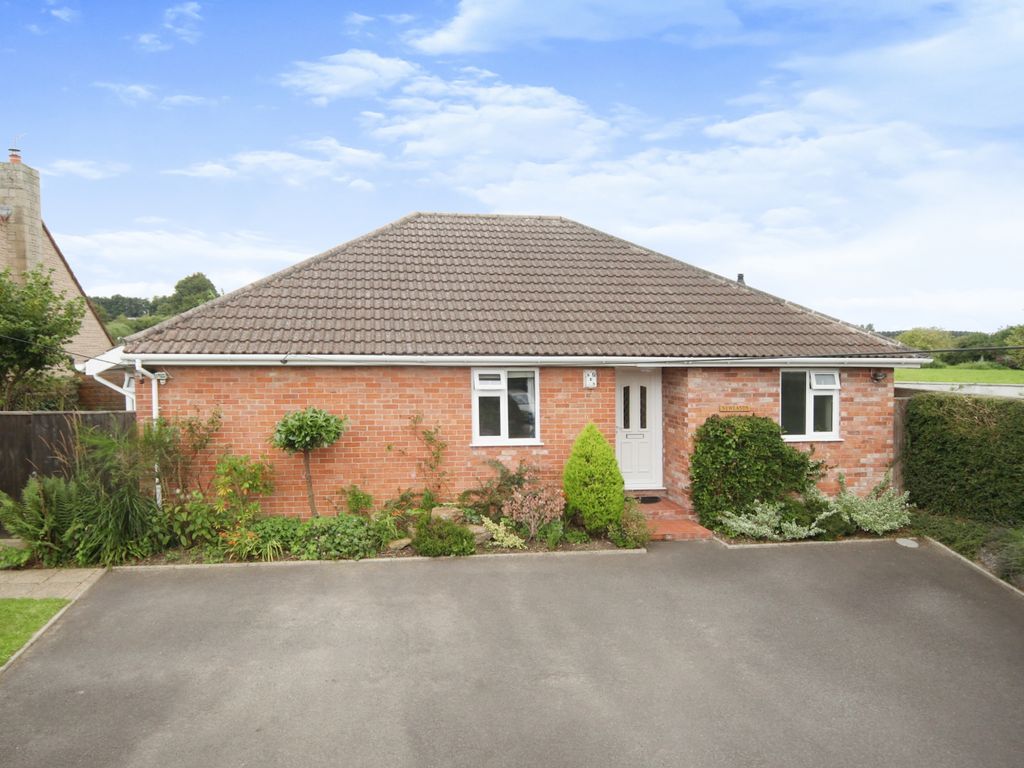 3 bed bungalow for sale in Over Stratton, South Petherton TA13, £