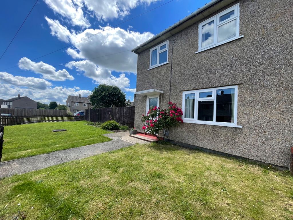 2 bed end terrace house to rent in Abercorn Road, Luton, Bedfordshire