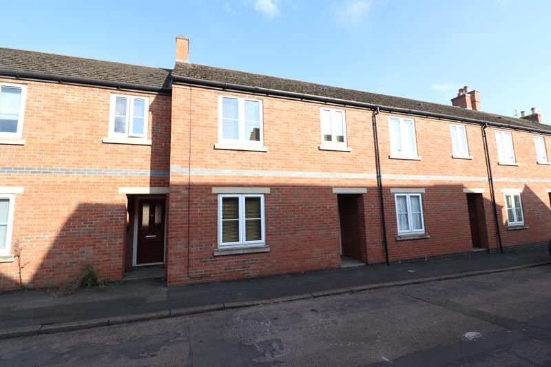2 bed terraced house to rent in Commercial Street, Higham Ferrers NN10