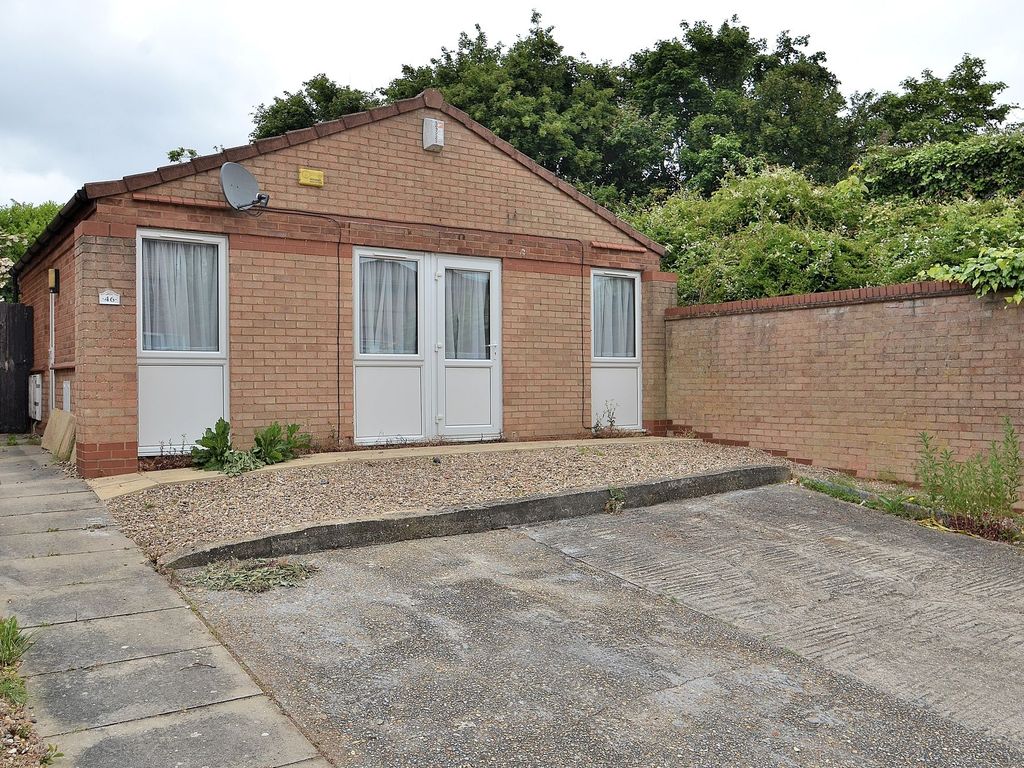 2 bed detached bungalow for sale in Silicon Court, Shenley Lodge MK5