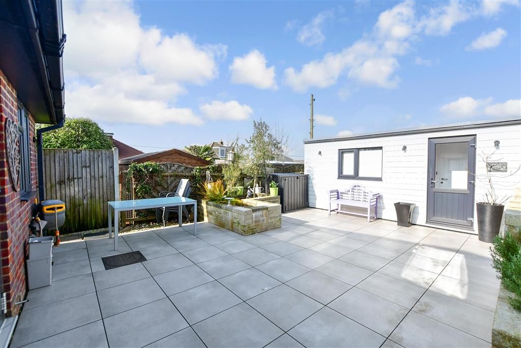 4 bed detached bungalow for sale in CapelLeFerne, Capel Le Ferne