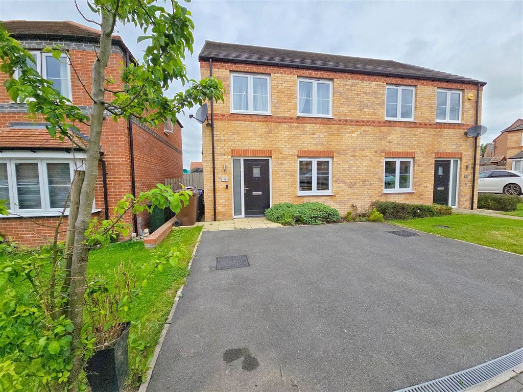3 bed semidetached house for sale in Hewer Way, Mapplewell, Barnsley