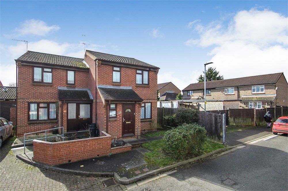 3 bed semidetached house to rent in Lovibonds Avenue, Yiewsley, West