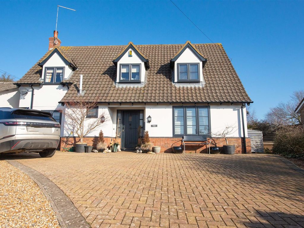 4 bed detached house for sale in Blisworth Road, Gayton, Northampton