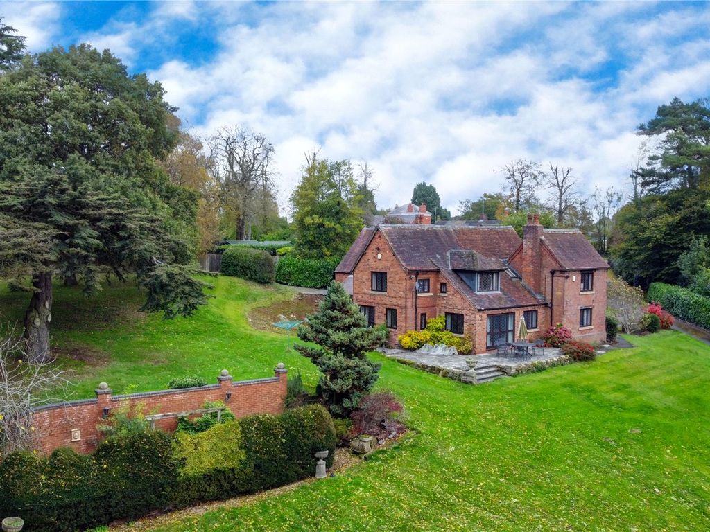 4 bed detached house for sale in Birmingham Road, Northfield