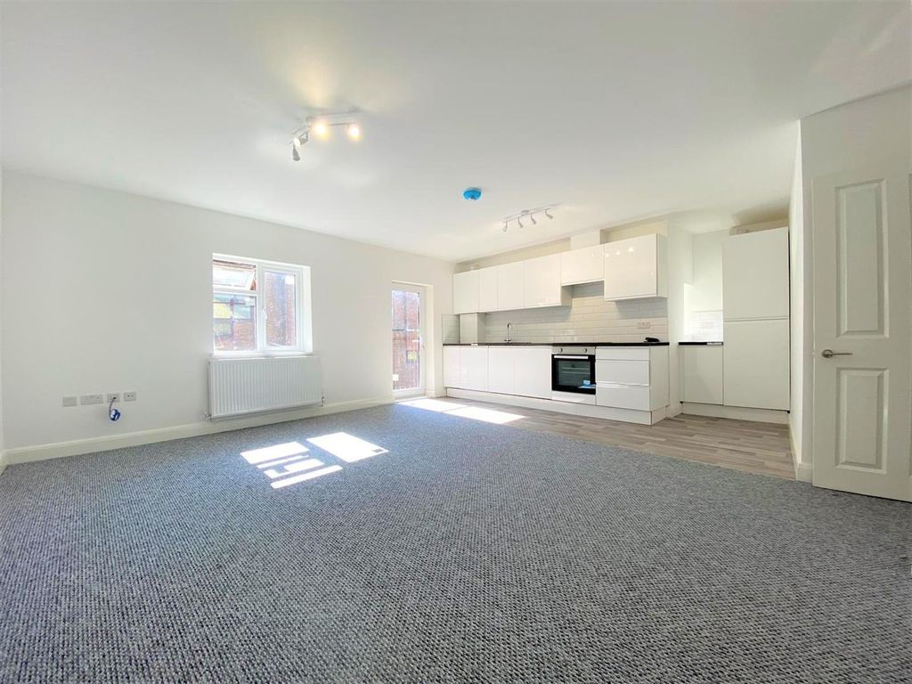 2 bed flat to rent in High Street, Uxbridge UB8 Zoopla