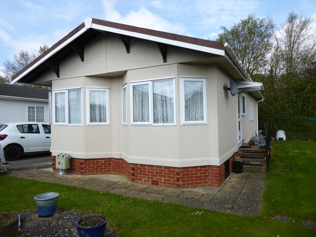 2 bed mobile/park home for sale in Takeley Park, Hatfield Broad Oak