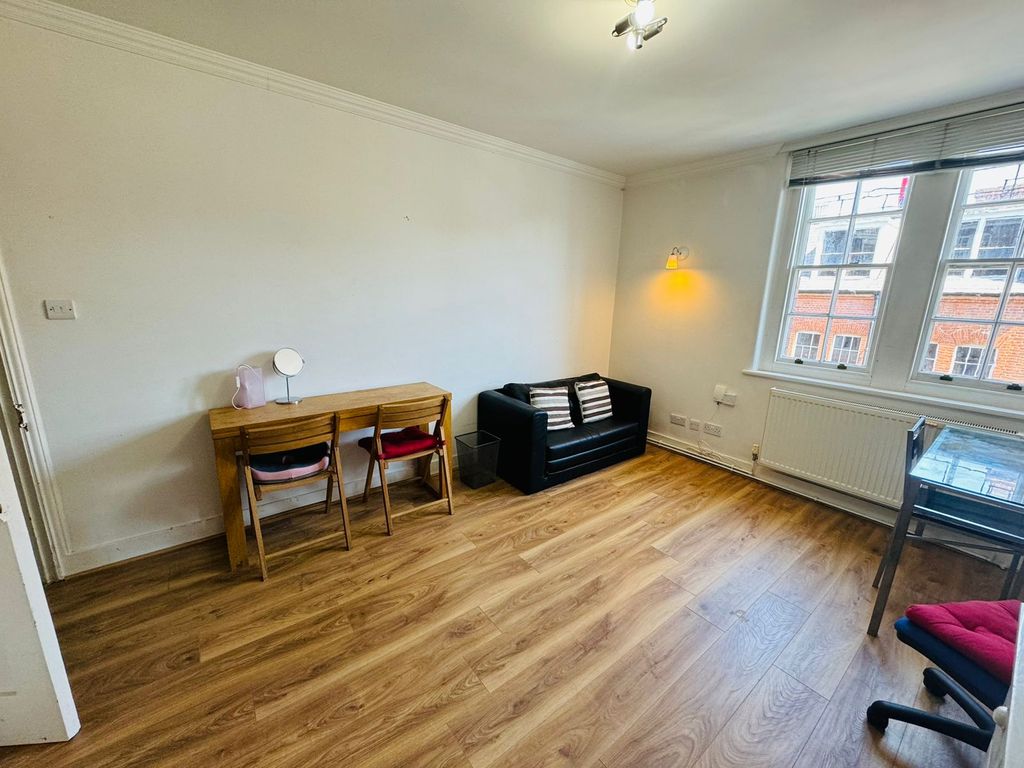 1 bed flat to rent in House, Street, London WC1H, £2,100
