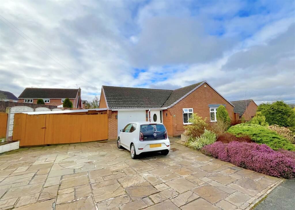 4 bed bungalow for sale in Fackley Way, Stanton Hill, SuttonIn
