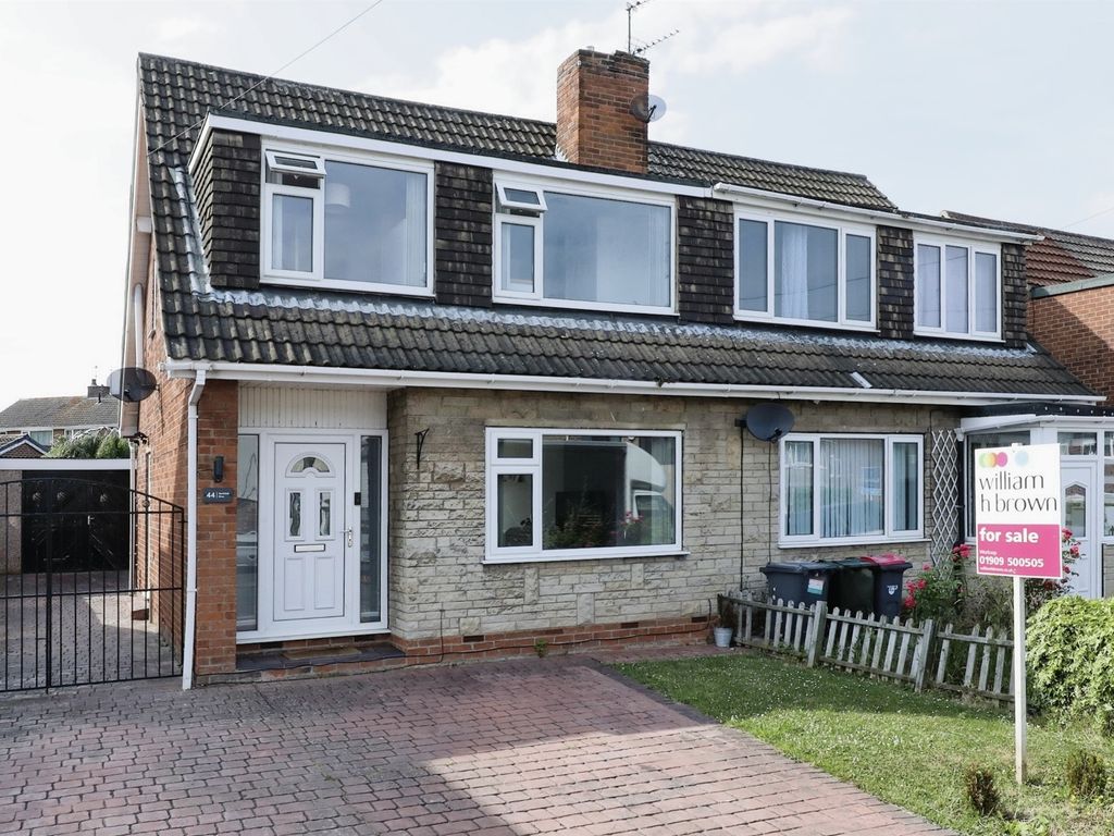3 bed semidetached house for sale in Northfield Drive, Woodsetts