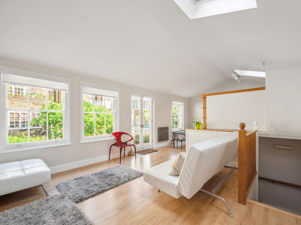 2 bed terraced house for sale in Moreton Terrace Mews North, London