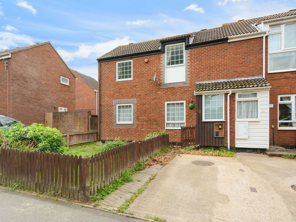 3 bed semidetached house for sale in Globe Pond Road, Canada Water