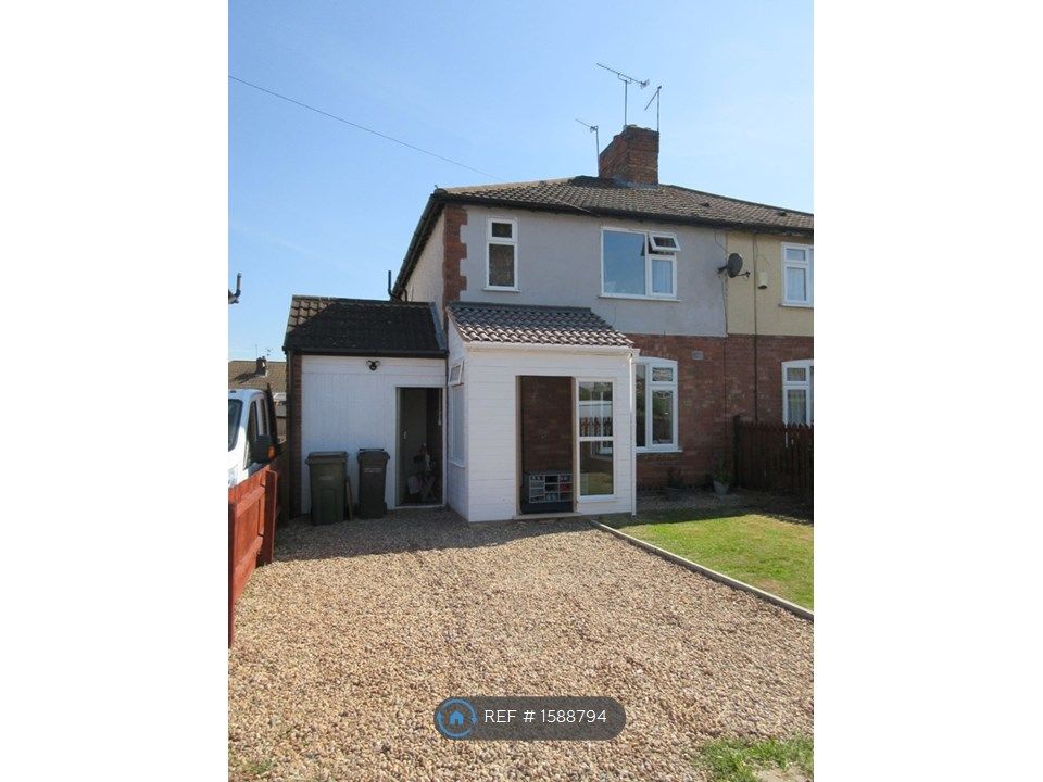 3 bed semidetached house to rent in Northfield Avenue, Wigston LE18