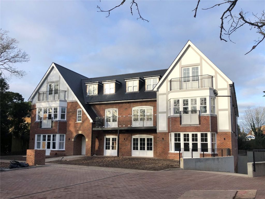 New home, 2 bed flat for sale in Chewton Farm Road, Highcliffe, Dorset