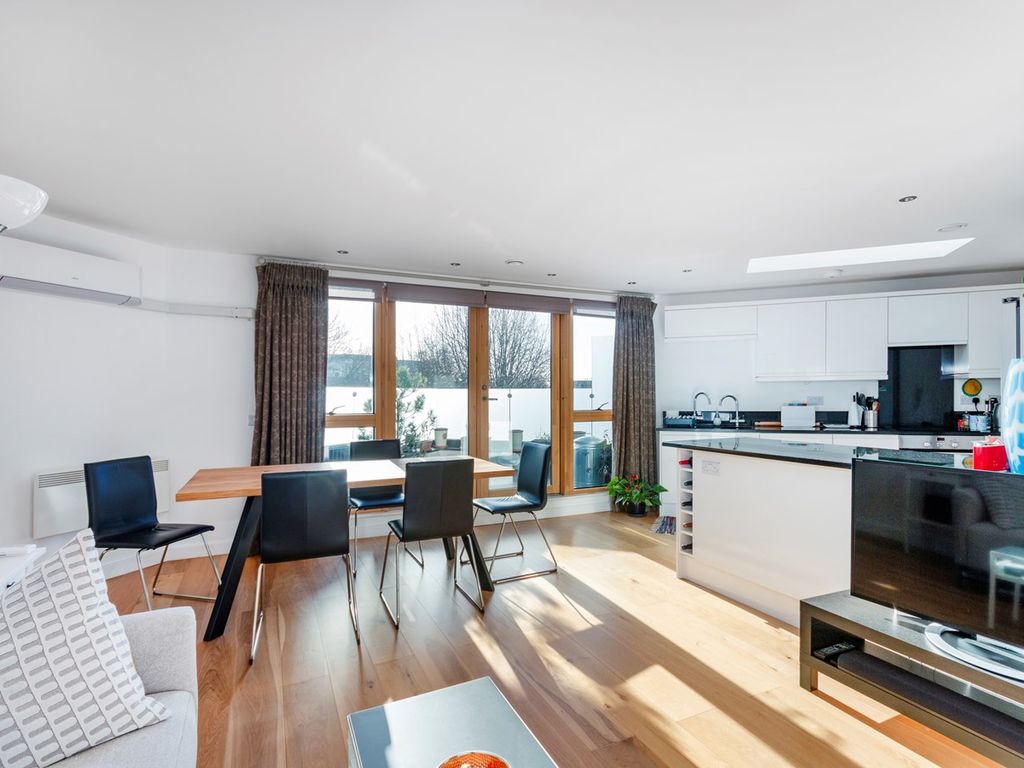 Oxford House, Hammersmith Bridge Road, Riverside, Hammersmith W6  