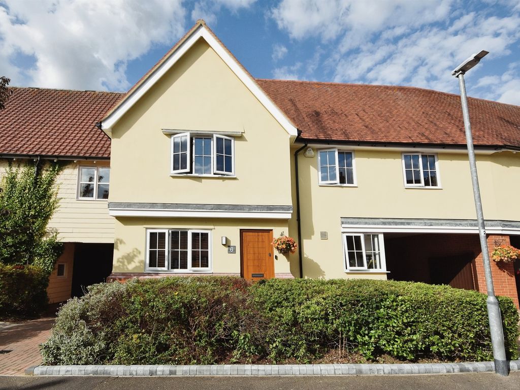 4 bed linkdetached house for sale in Brickbarns, Great Leighs, Chelmsford CM3, £600,000 Zoopla