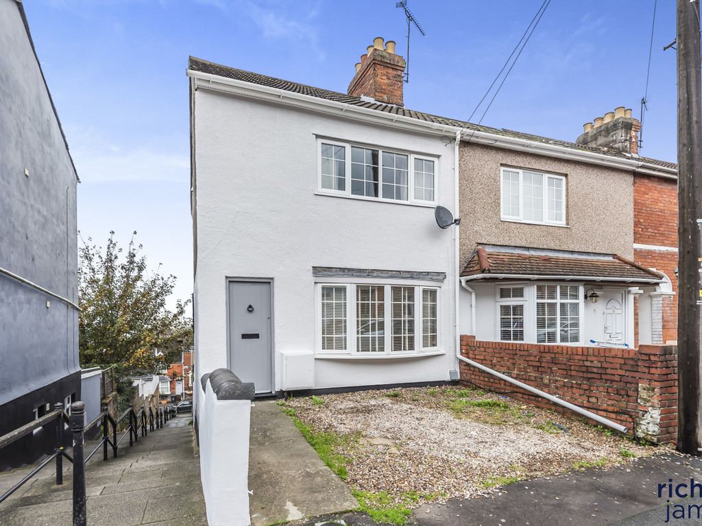 2 bed end terrace house for sale in Stafford Street, Swindon, Wiltshire