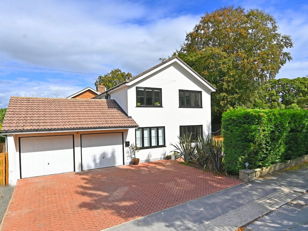 4 Bed Detached House For Sale In Hookstone Drive Harrogate HG2 Zoopla