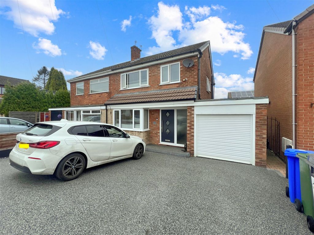 3 bed semidetached house for sale in Martin Close, Denton, Manchester M34 Zoopla