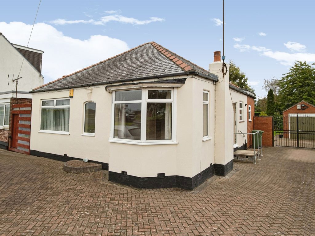 3 bed detached bungalow for sale in Hull Road, Woodmansey, Beverley
