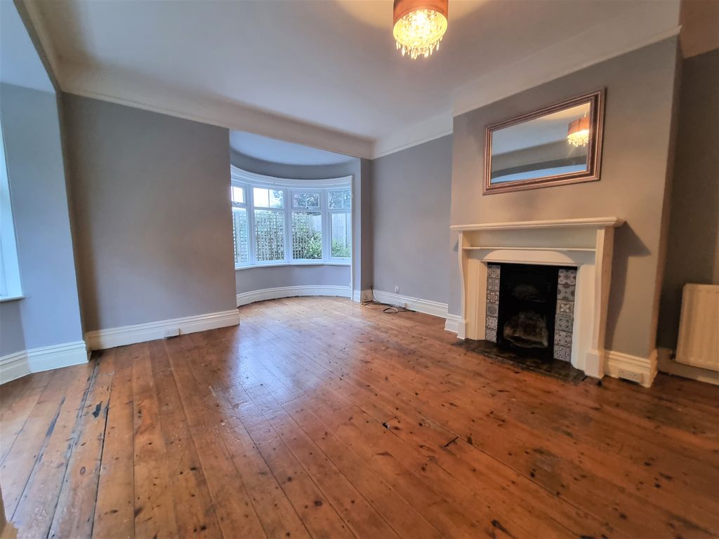 3 bed flat for sale in Mansfield Road, Poole BH14 Zoopla