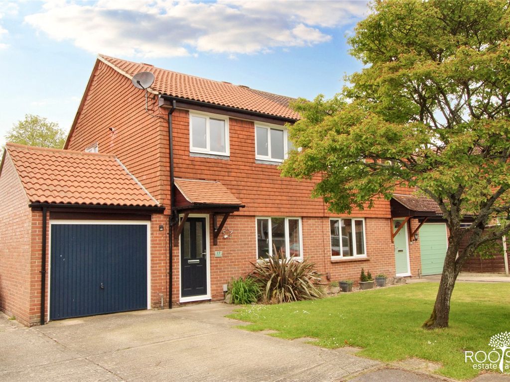 3 bed semidetached house for sale in The Quantocks, Thatcham