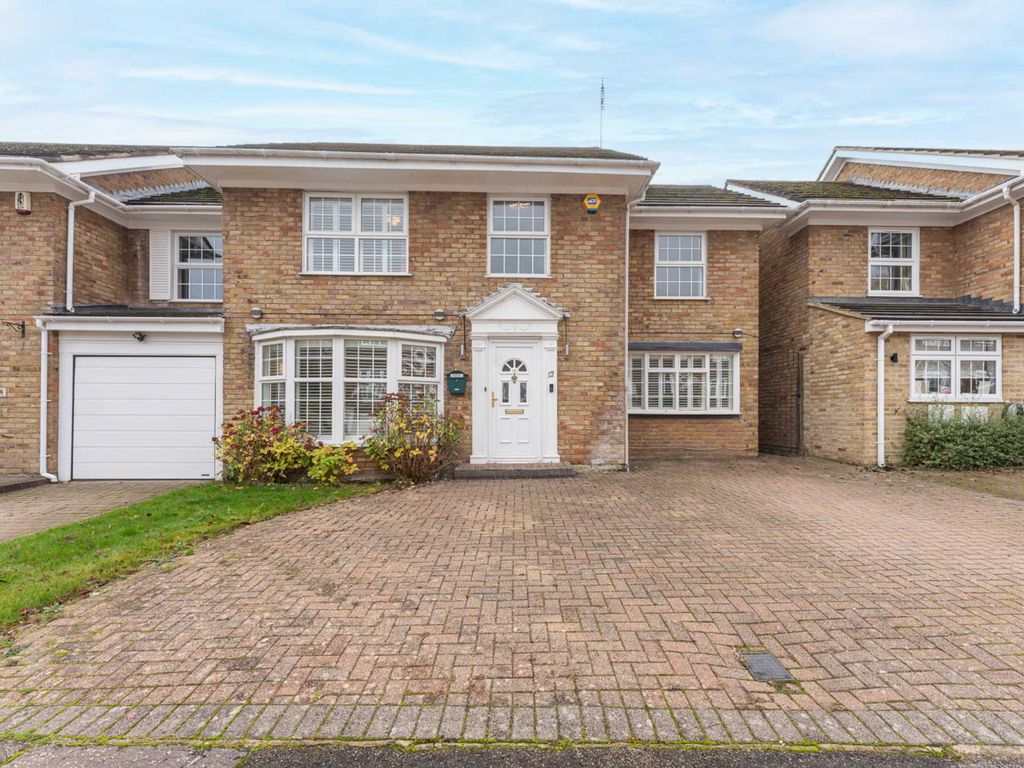 4 bed semidetached house for sale in Berkeley Close, Elstree WD6, £