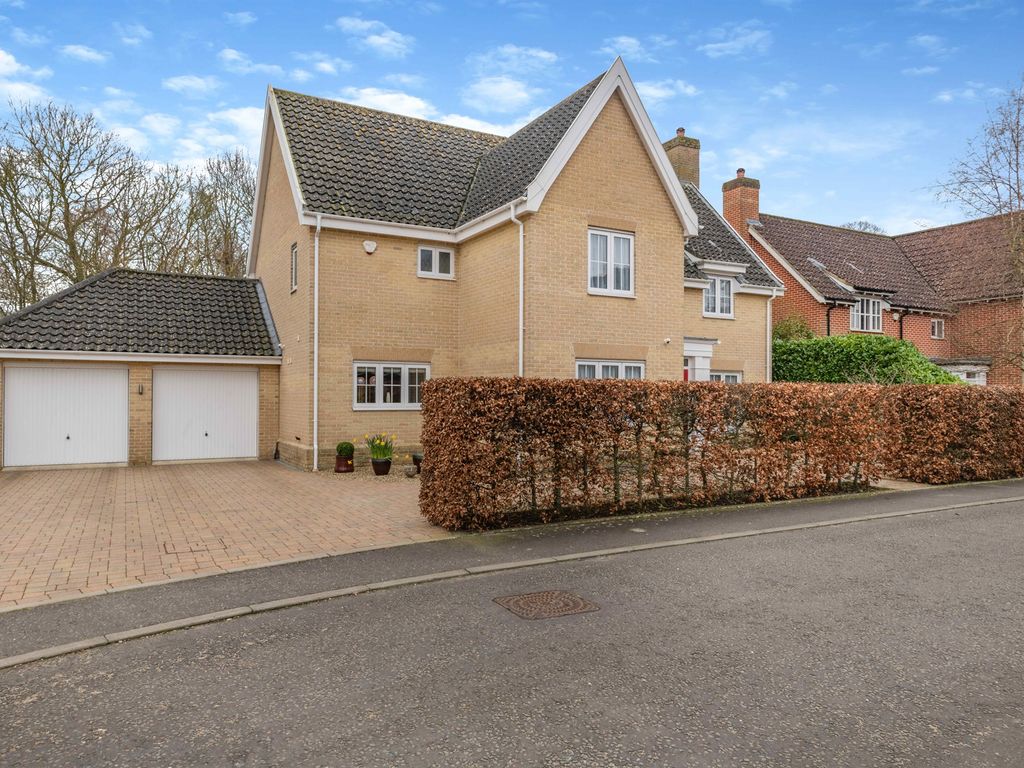 4 bed detached house for sale in Cornfield Road, Mulbarton, Norwich