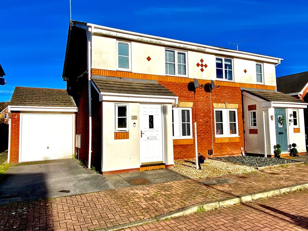 3 bed semidetached house for sale in Laburnum Close, Rogerstone