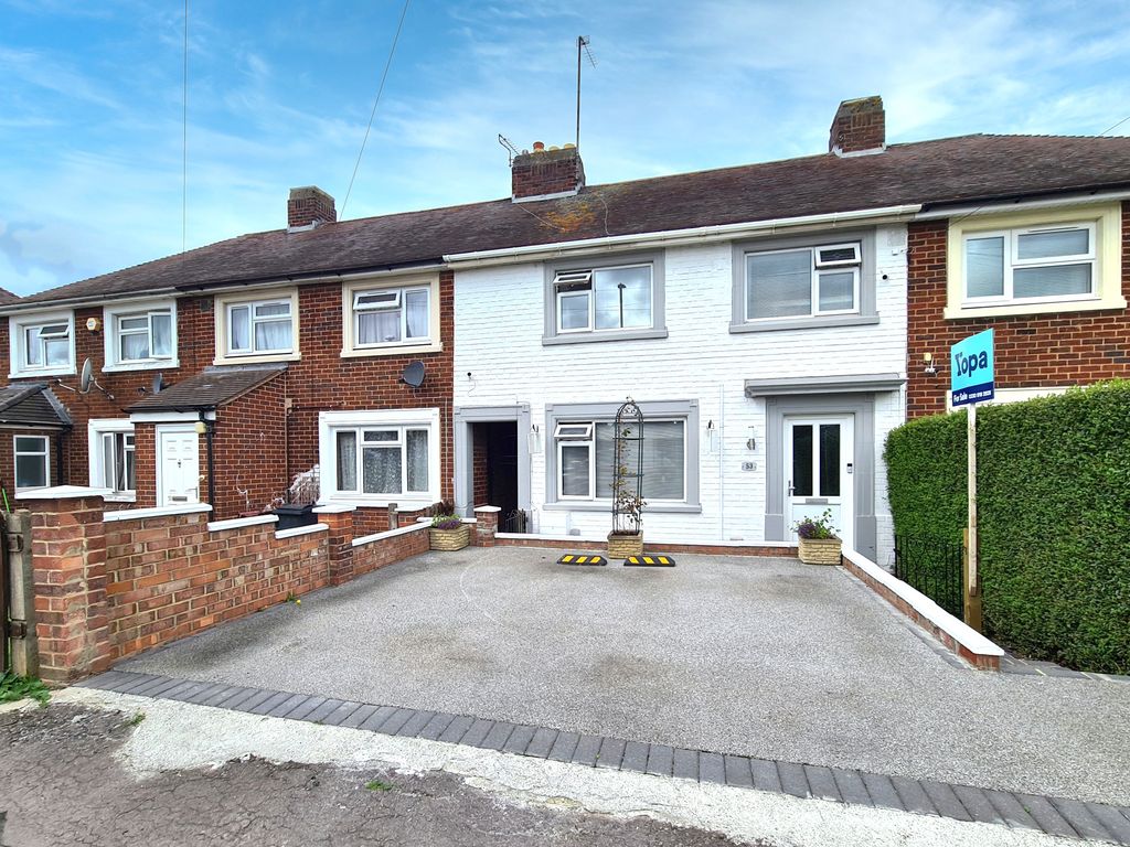 3 bed terraced house for sale in Eastern Avenue, Gloucester GL4, £