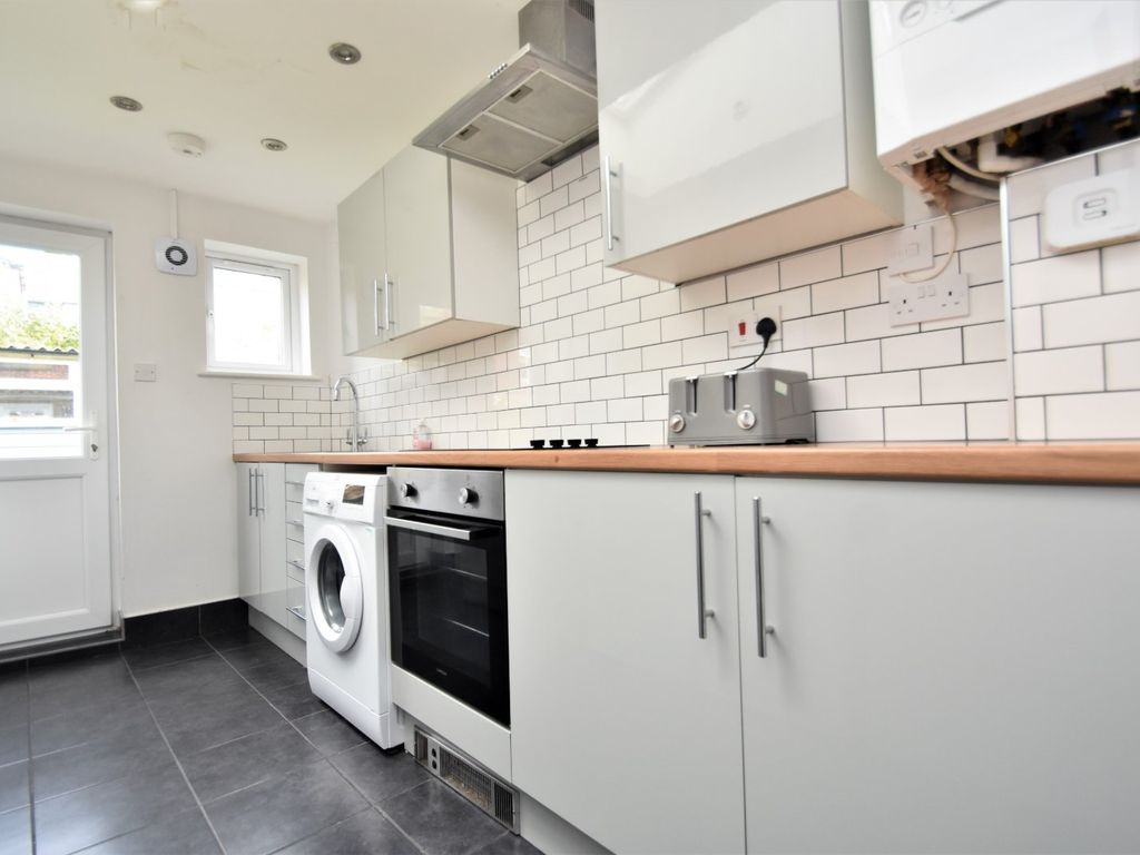 Room to rent in Liss Road, Southsea, Hampshire PO4, £560 pcm Zoopla
