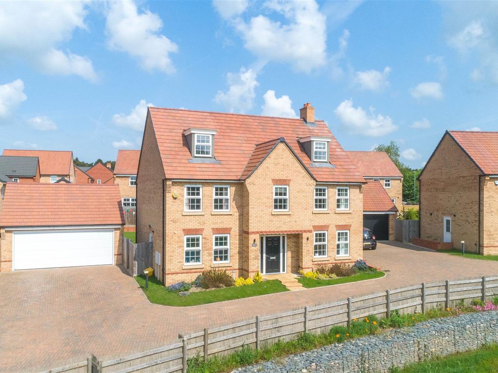 5 bed detached house for sale in Lumley Drive, Harlestone Heath
