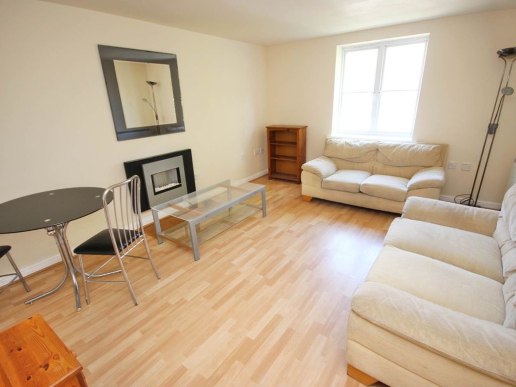 2 bed flat to rent in Manley Road, Whalley Range M16, £1,100 pcm Zoopla