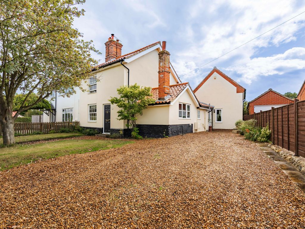3 bed cottage for sale in Grove Road, Hethersett, Norwich NR9, £425,000