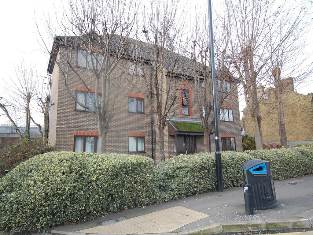 1 bed flat to rent in Ealing Road, Brentford TW8, £1,352 pcm Zoopla