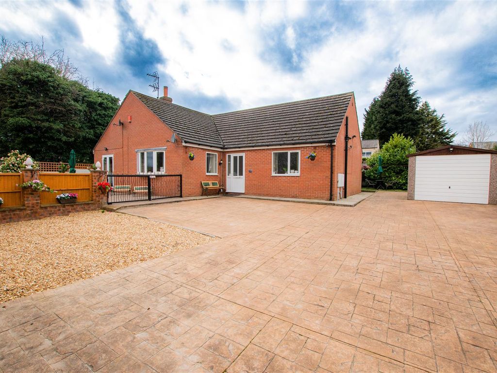 5 bed detached house for sale in Somercotes Hill, Somercotes, Alfreton