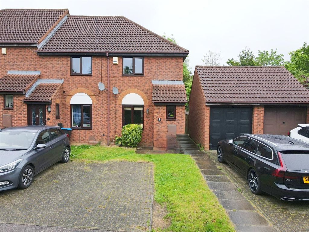 2 bed end terrace house for sale in Hodder Lane, Emerson Valley, Milton